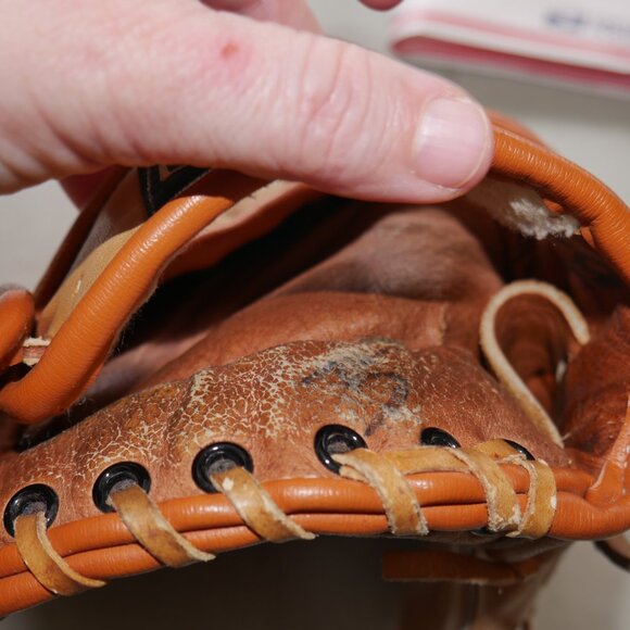 Wilson Autograph Pro Model Leather RHT Baseball Mitt Glove Perfectly Broken In - Picture 10 of 10